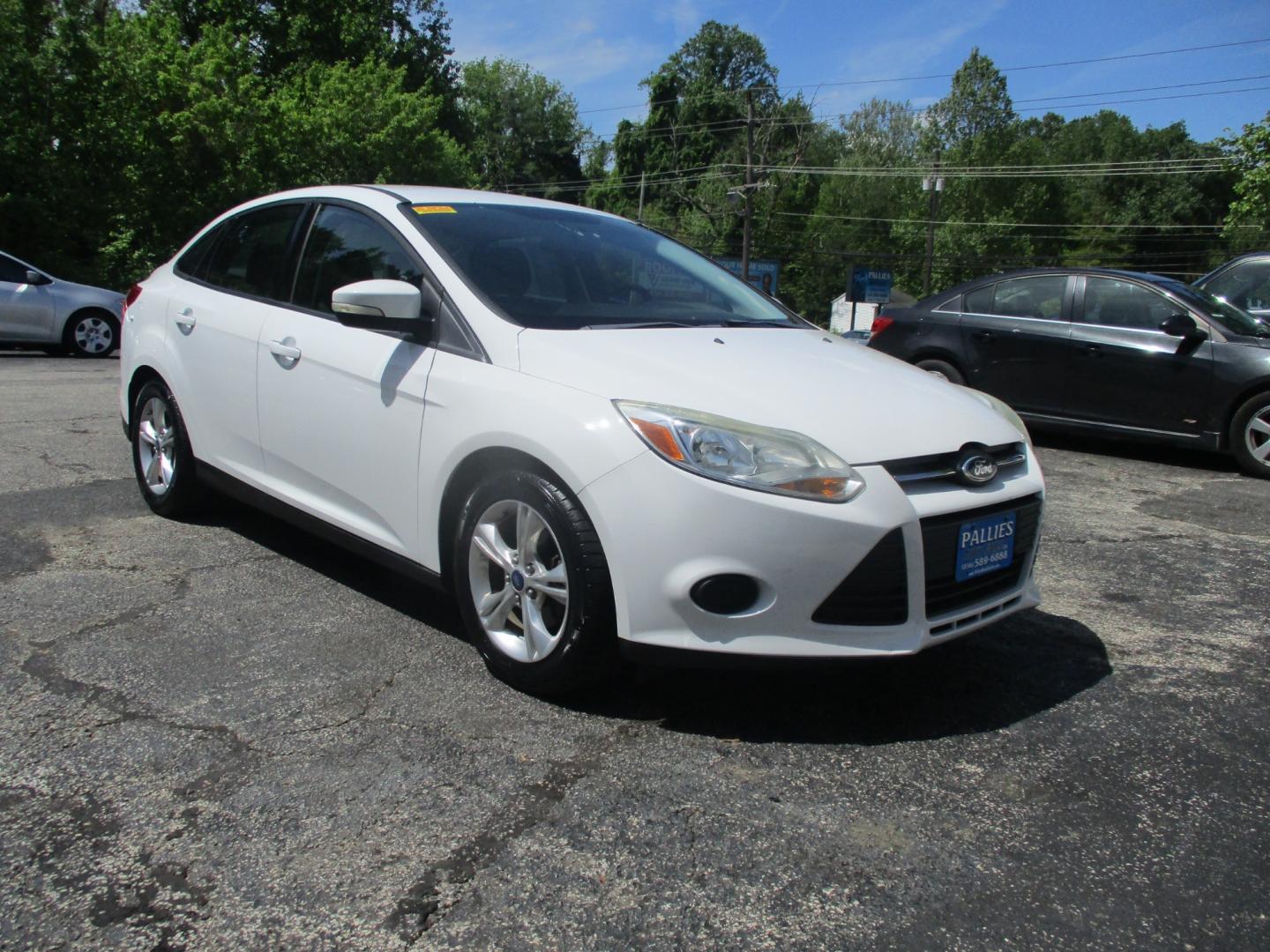 2014 WHITE Ford Focus SE Sedan (1FADP3F28EL) with an 2.0L L4 DOHC 16V engine, located at 540a Delsea Drive, Sewell, NJ, 08080, (856) 589-6888, 39.752560, -75.111206 - Photo#9